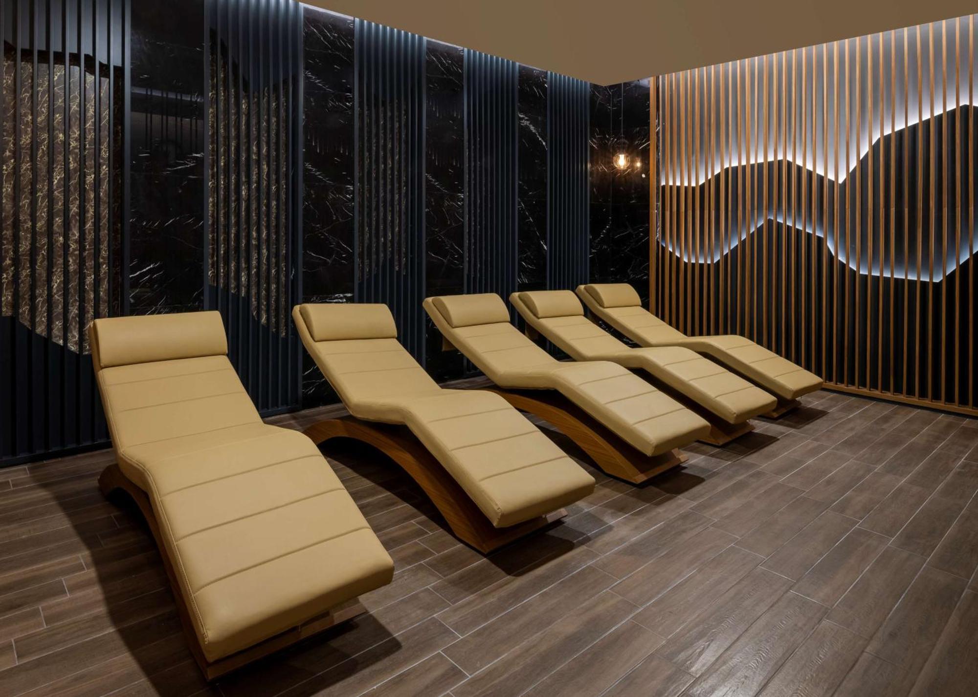 Hotel Doubletree By Hilton Manisa Exterior foto
