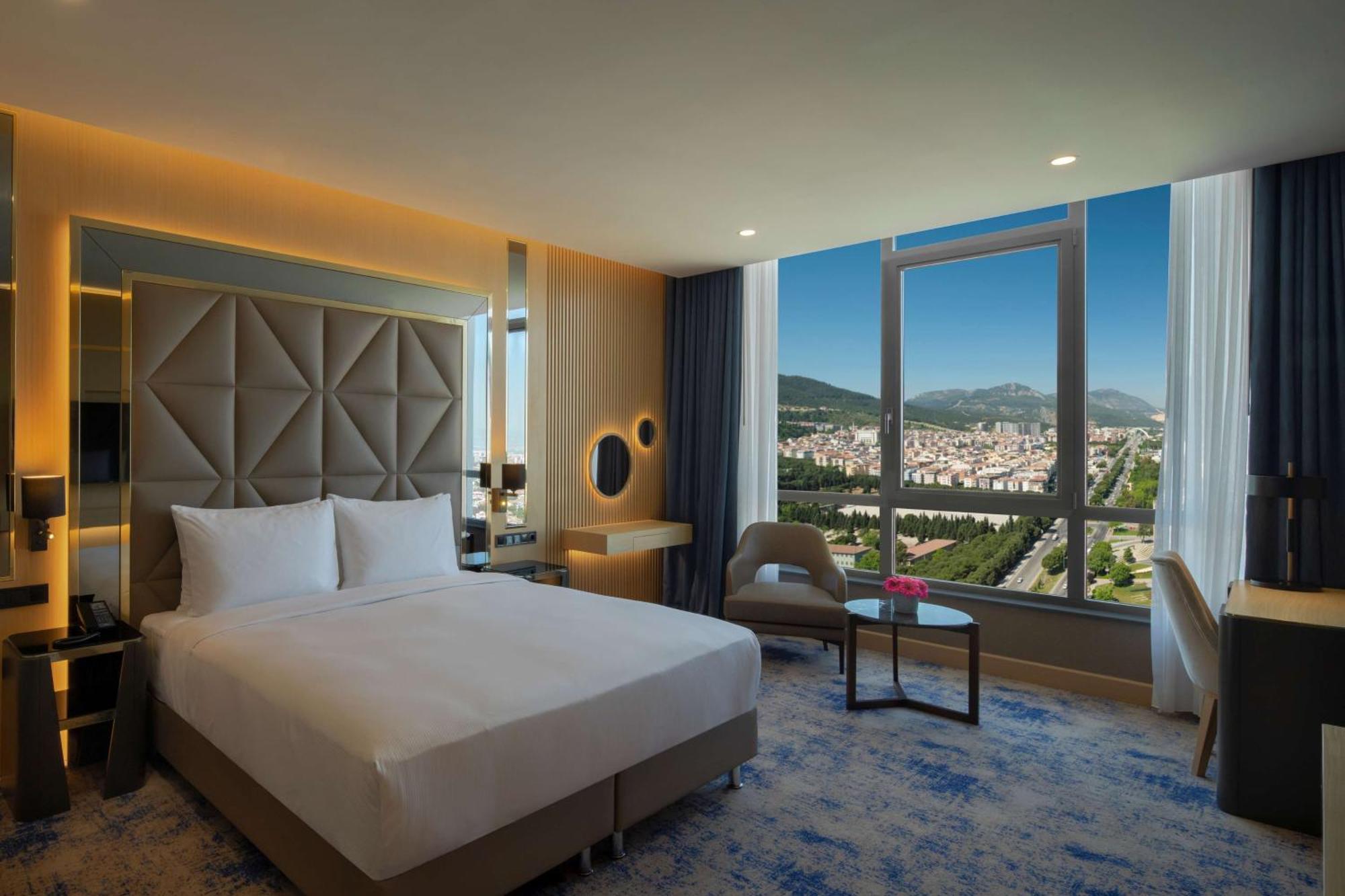 Hotel Doubletree By Hilton Manisa Exterior foto