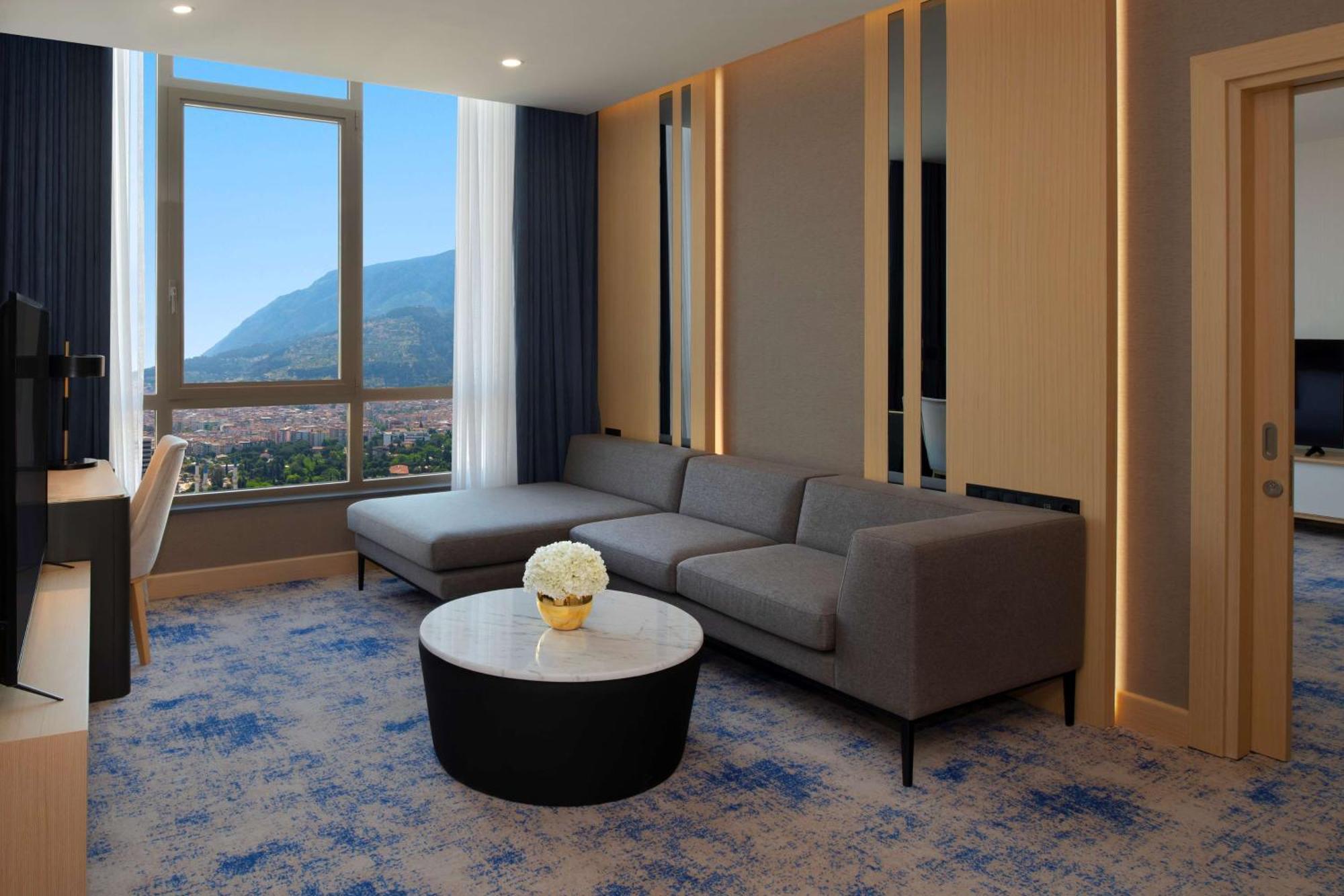 Hotel Doubletree By Hilton Manisa Exterior foto