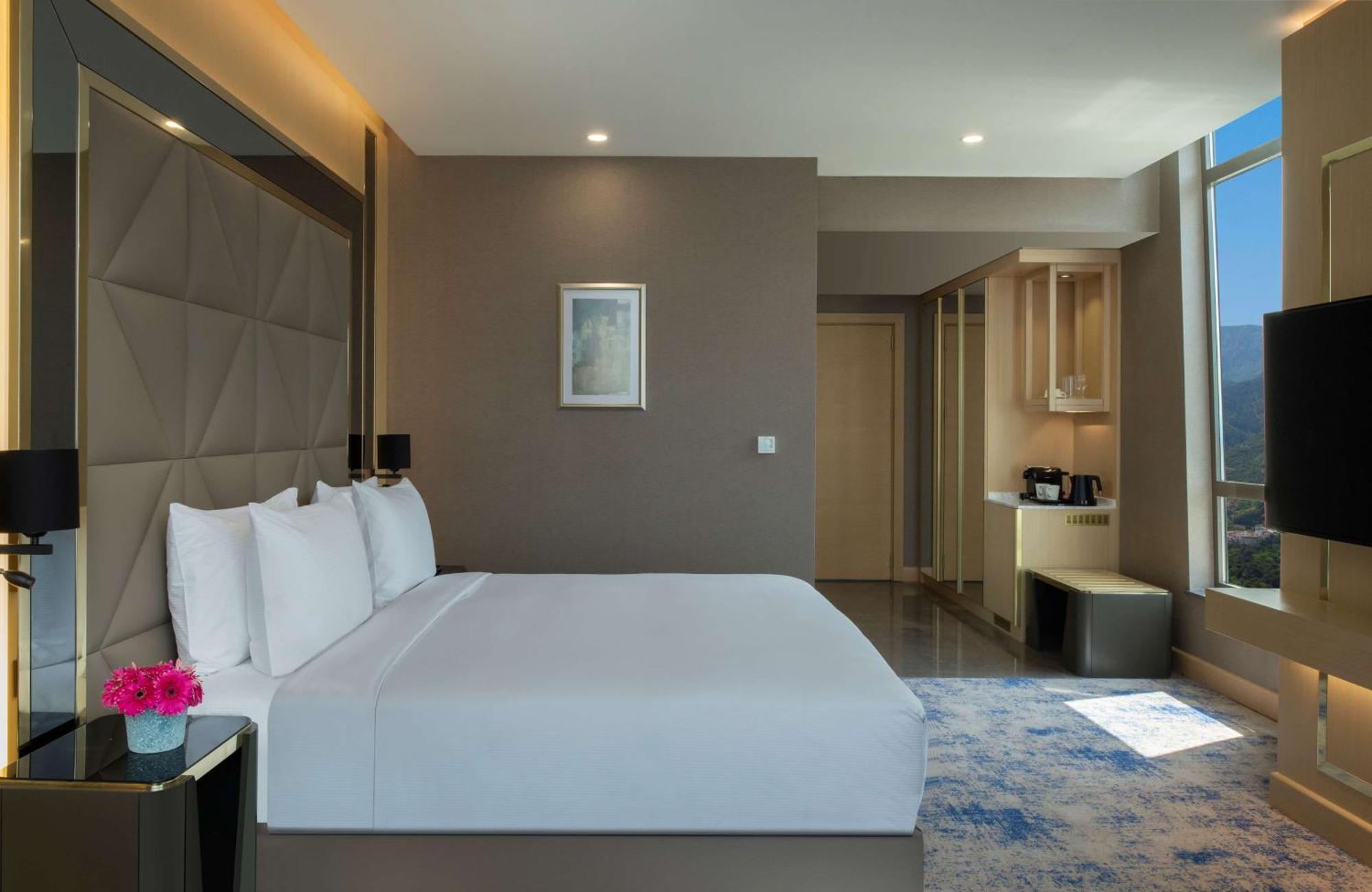 Hotel Doubletree By Hilton Manisa Exterior foto