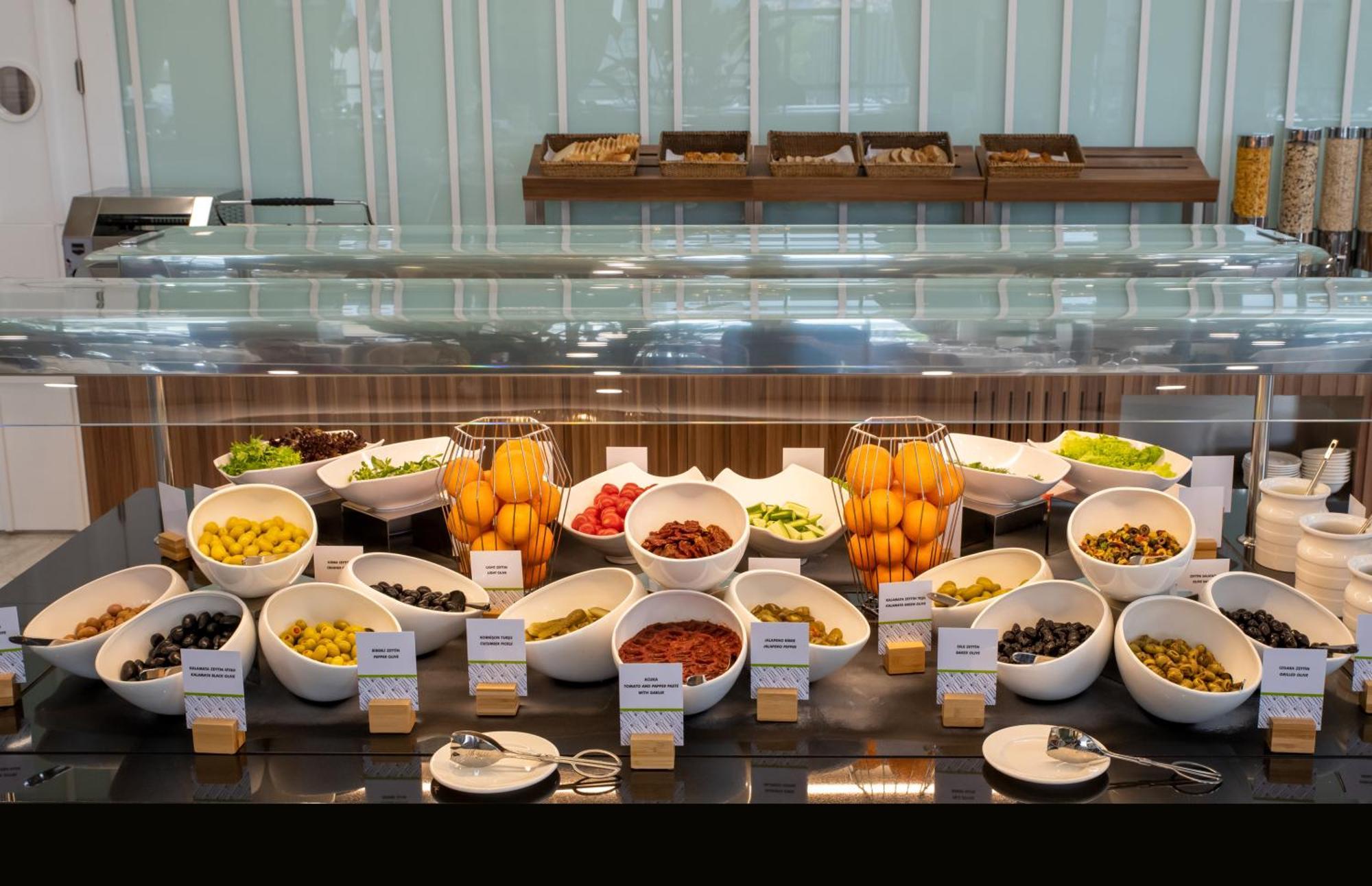 Hotel Doubletree By Hilton Manisa Exterior foto